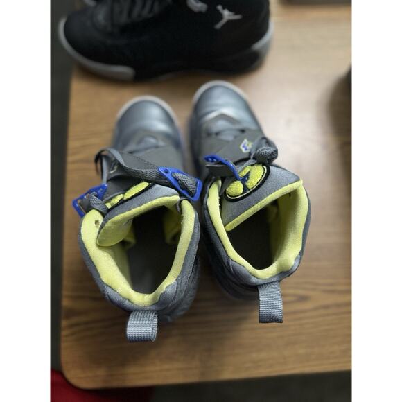 Size 5.5y Jordan 8 Retro 580528-038 - Picture 3 of 5